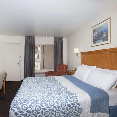 Days Inn By Wyndham Anaheim Near The Park Exterior foto