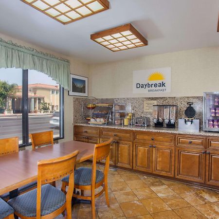 Days Inn By Wyndham Anaheim Near The Park Exterior foto