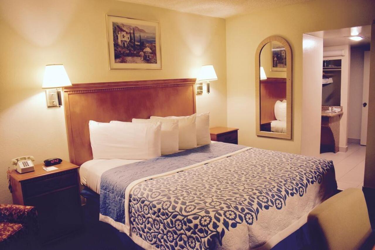 Days Inn By Wyndham Anaheim Near The Park Exterior foto
