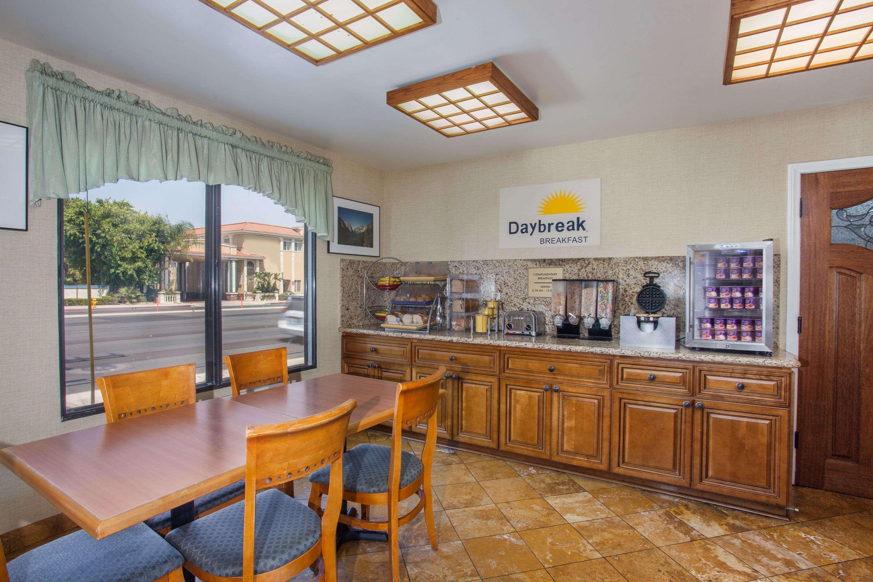 Days Inn By Wyndham Anaheim Near The Park Exterior foto
