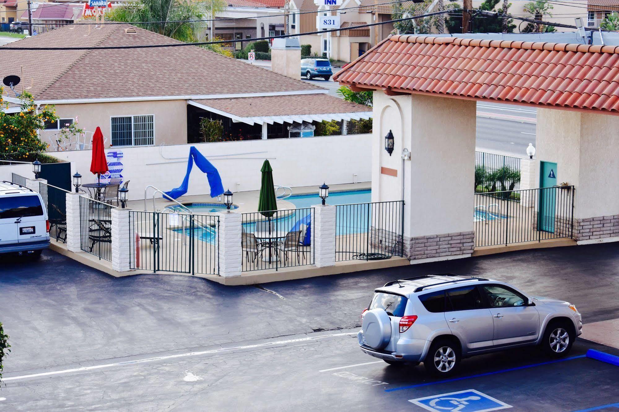 Days Inn By Wyndham Anaheim Near The Park Exterior foto